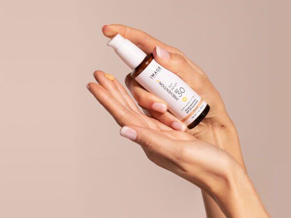 PPEU_114_PREVENTION__Sun_Serum_SPF_30_Tinted_Lifestyle_829e