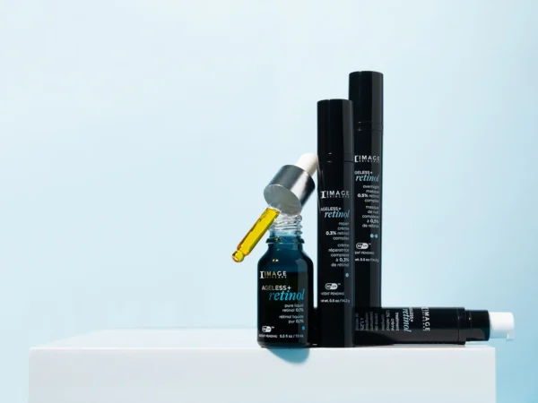 136bccacfb797c21b9d645fac58a82ac8e981eca_AEU_133___Discovery_size_Ageless__Retinol_Pure_Liquid_Retinol_0.1_Lifestyle_1_70183546-89b1-4427-8cc3-48609c45283a